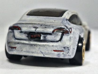 Tesla Model S Hot Wheels 2013 Mainline 1:64 Luzak Srebrny – zdjęcie 6