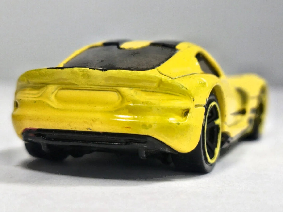 2013 VIPER CUSTOM MODEL Hot Wheels 2012 Żółty 1:64 – zdjęcie 6