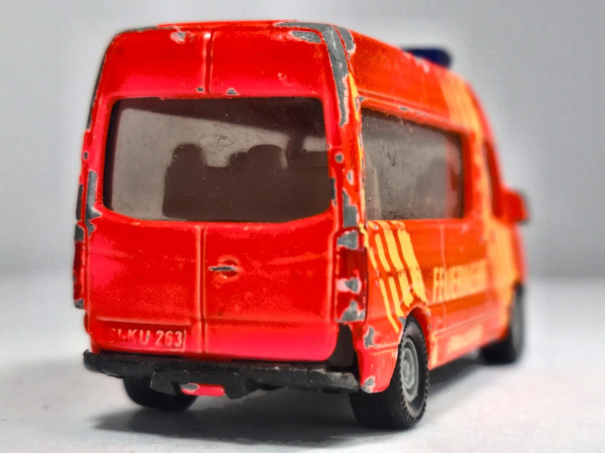 Mercedes Sprinter Straż pożarna SIKU Czerwony 1:68 – zdjęcie 6