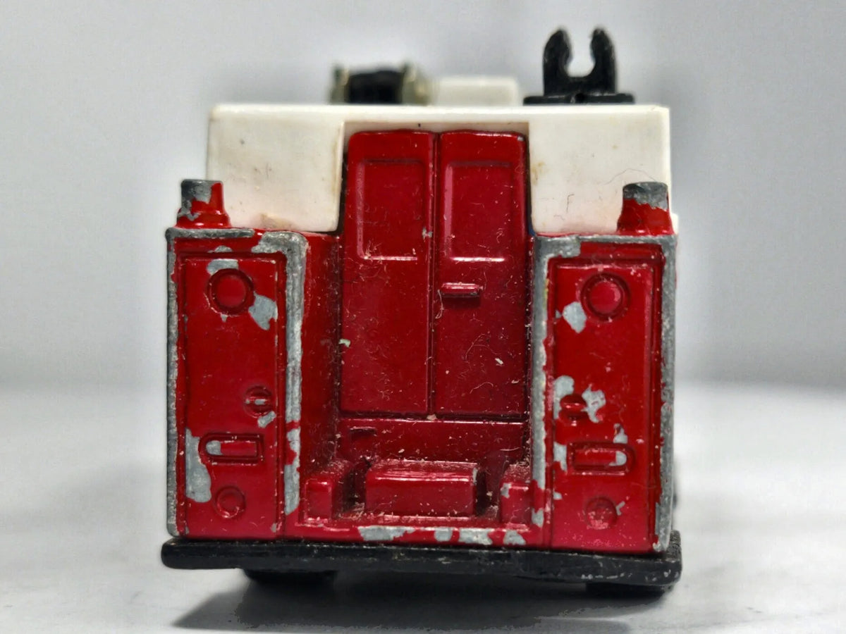 Mack Auxiliary Power Matchbox 1984 Matchbox Series 1:64 Luzak Straż pożarna – zdjęcie 6