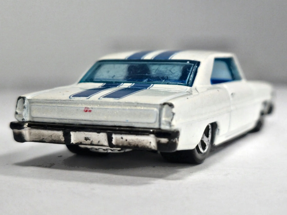 '66 CHEVY NOVA GM TM Hot Wheels 2007 Biały 1:64 – zdjęcie 6