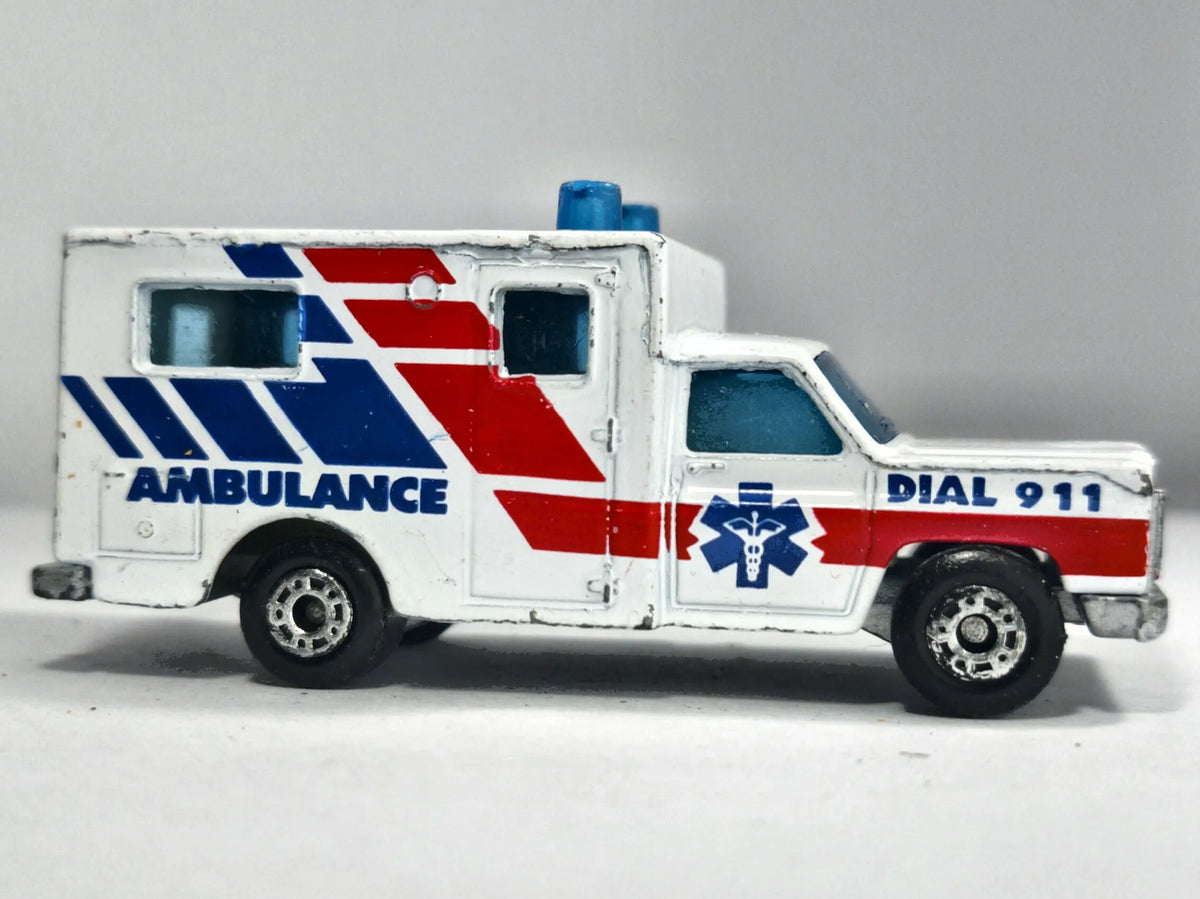 Ambulance Matchbox 1977 Biały 1:64 DIAL 911 – zdjęcie 4