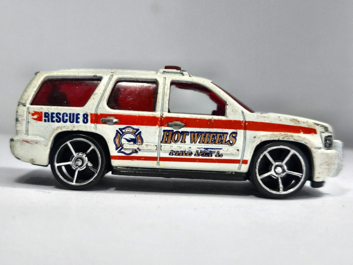 Chevrolet Tahoe Hot Wheels 2002 1:64 Luzak Biały – zdjęcie 4
