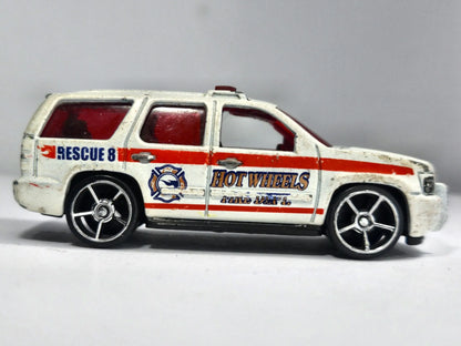 Chevrolet Tahoe Hot Wheels 2002 1:64 Luzak Biały – zdjęcie 4