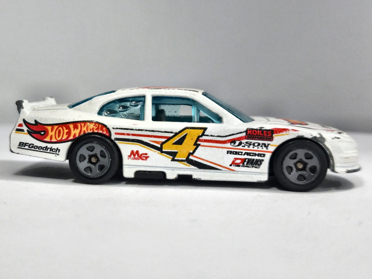 '10 Chevy Impala Hot Wheels 2010 Biały 1:64 – zdjęcie 4