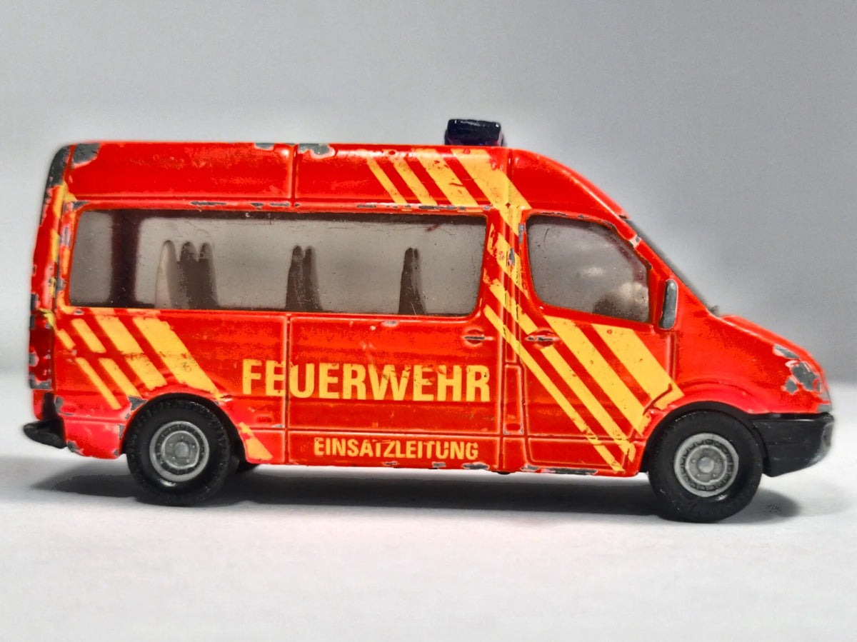Mercedes Sprinter Straż pożarna SIKU Czerwony 1:68 – zdjęcie 4
