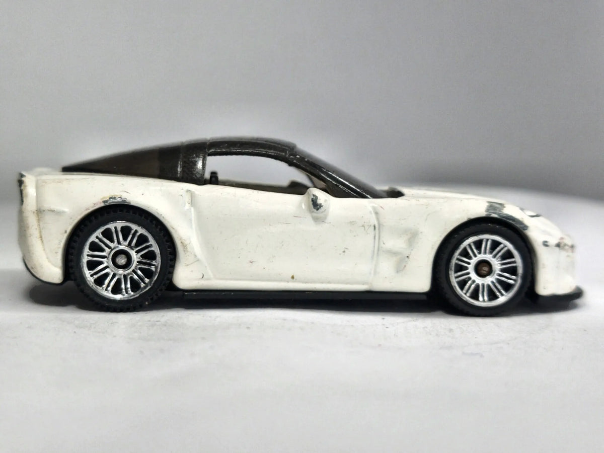Chevrolet Corvette ZR1 Matchbox 2008 1:64 Luzak Biały – zdjęcie 4
