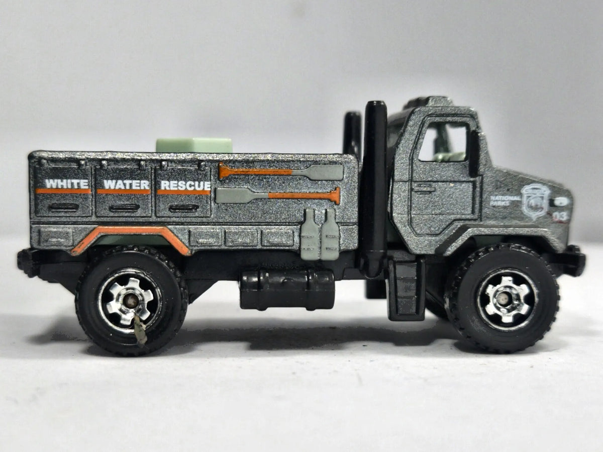 Rapid Rescue Matchbox 2013 1:64 Ciężarówka Luzak Czarny – zdjęcie 4