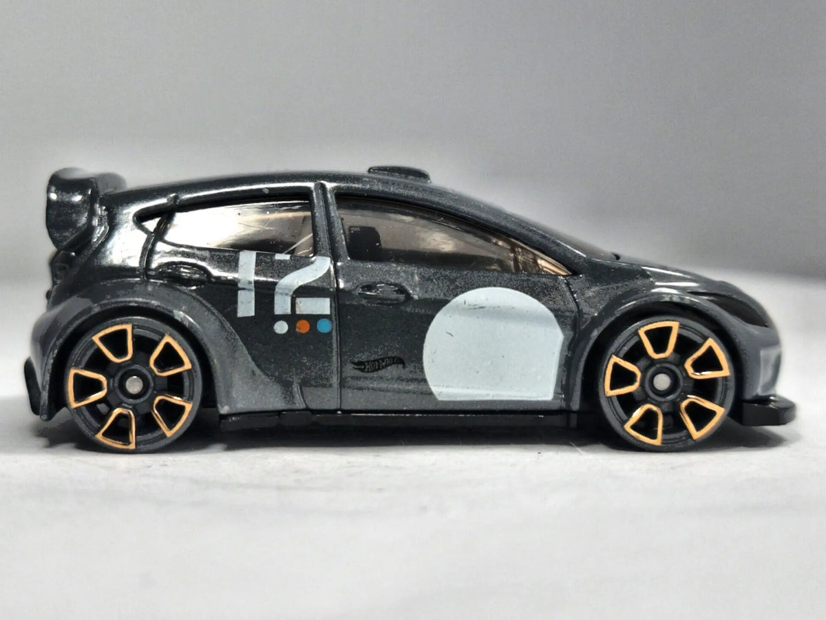 Ford Fiesta Hot Wheels 2011 1:64 12 Luzak Czarny – zdjęcie 4