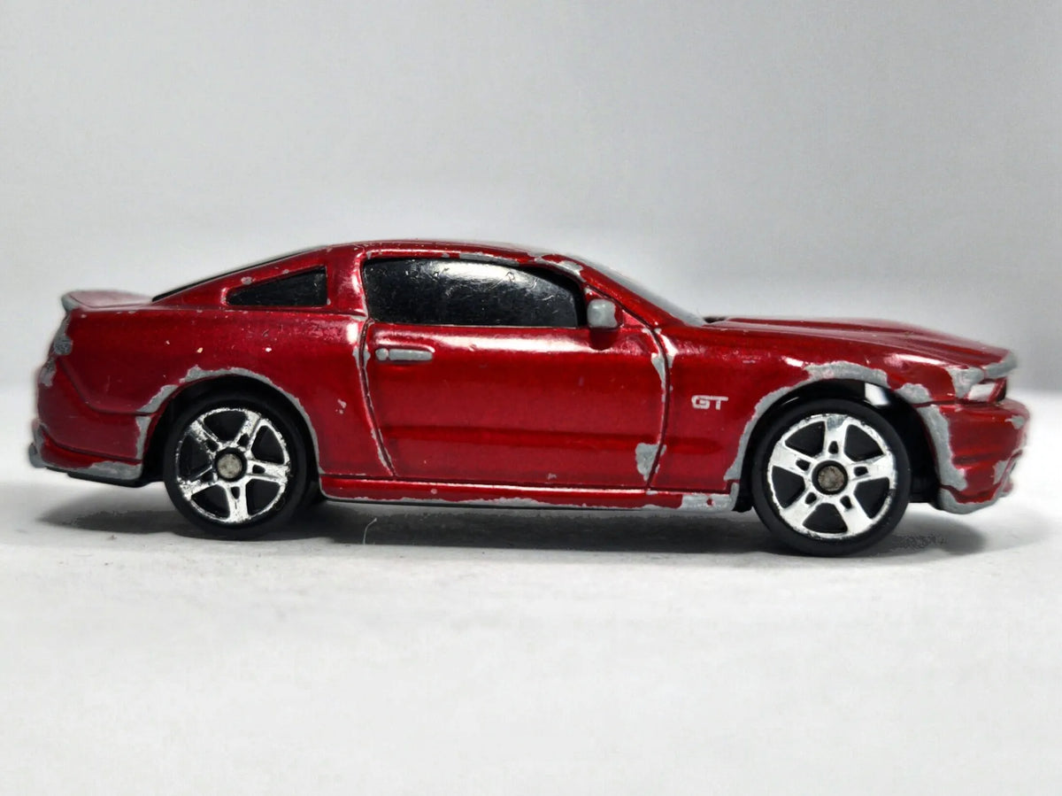 2010 FORD MUSTANG GT Maisto Bordowy 1:62 – zdjęcie 4