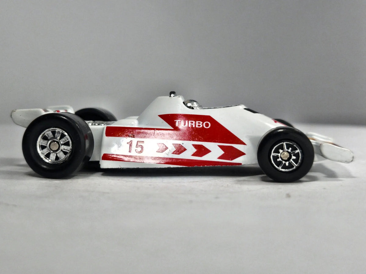 Formuła TURBO 15 Maisto '90 Biały 1:64 – zdjęcie 4