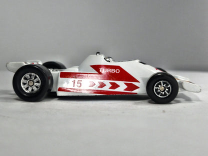 Formuła TURBO 15 Maisto '90 Biały 1:64 – zdjęcie 4