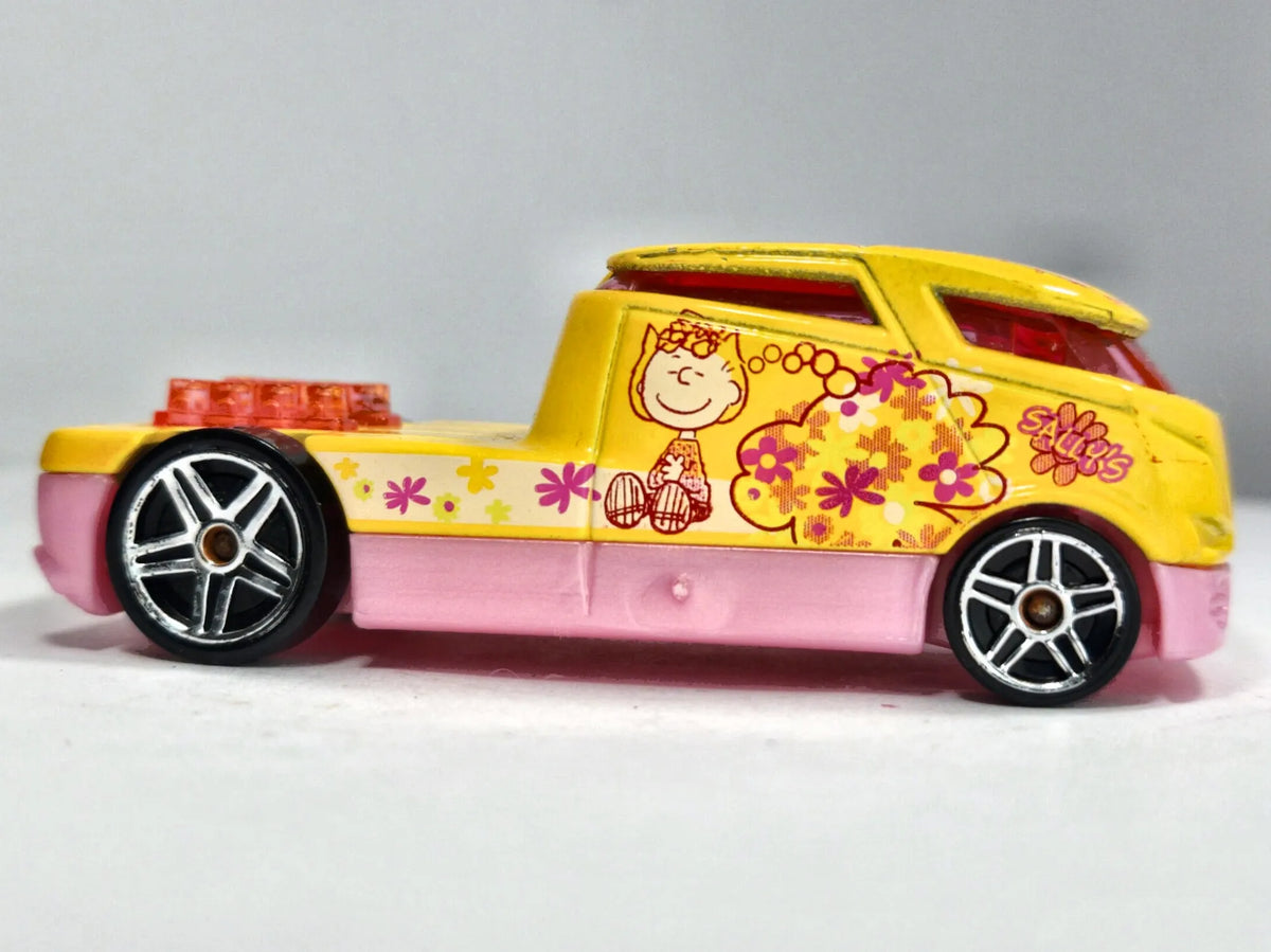 Qombee Peanuts Hot Wheels 2005 Żółty 1:64 – zdjęcie 4