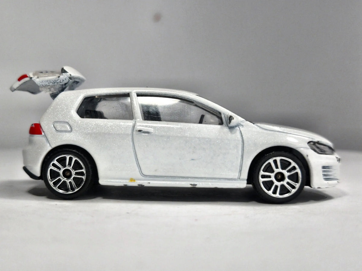 Vw Golf Gti MK8 Majorette Biały 1:64 – zdjęcie 4