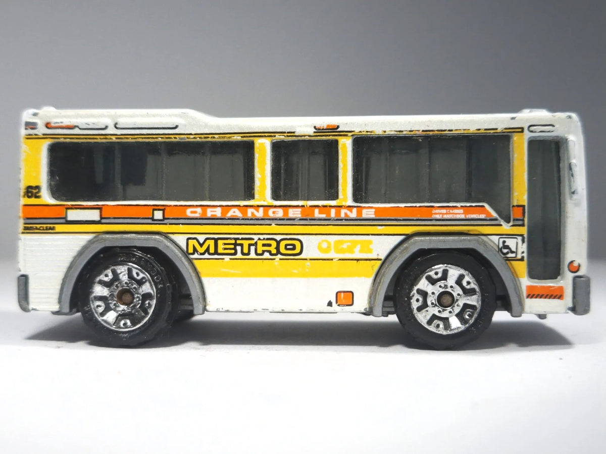 CITY BUS Matchbox 2004 Biały 1:120 – zdjęcie 4