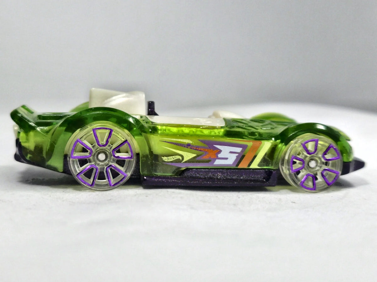 Monteracer Hot Wheels 2013 1:64 FIVE Luzak Zielony – zdjęcie 4