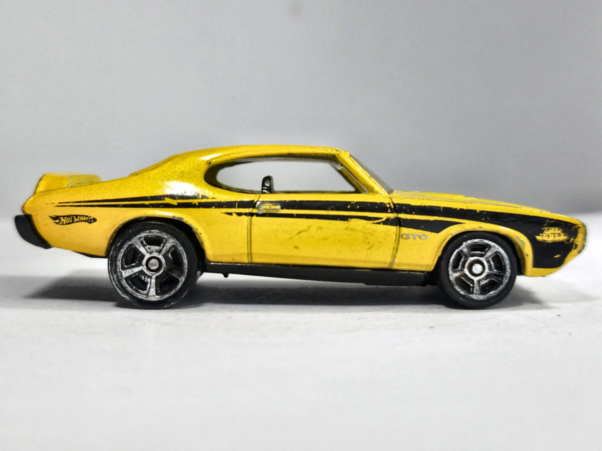 Pontiac GTO Hot Wheels 1:64 Luzak Żółty Muscle Car – zdjęcie 4
