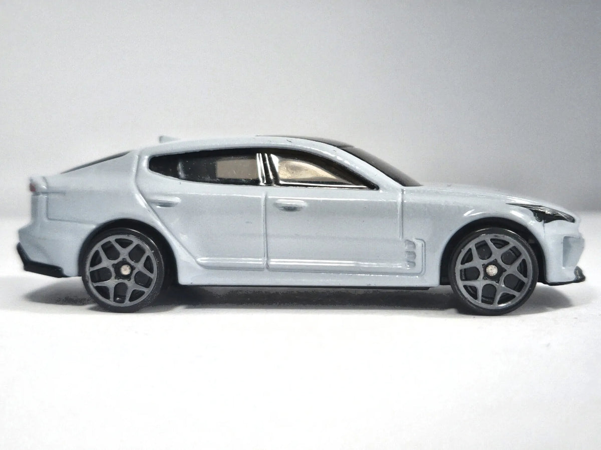 KIA STINGER GT, Hot Wheels 2019, Die cast GHB37, Szary Szarak 1:64 Resoraki – zdjęcie 4