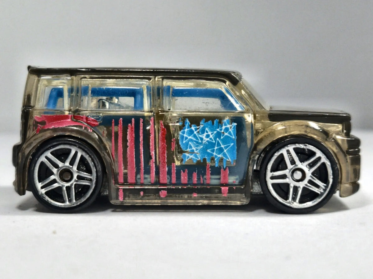 Scion xB Hot Wheels 1:64 Luzak Srebrny – zdjęcie 4