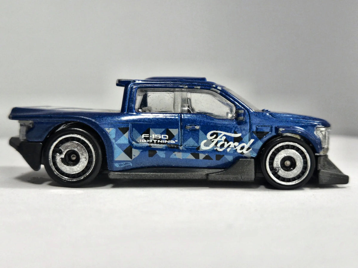 FORD F-150 LIGHTNING CUSTOM MODEL Hot Wheels 2023 Niebieski 1:58 – zdjęcie 4