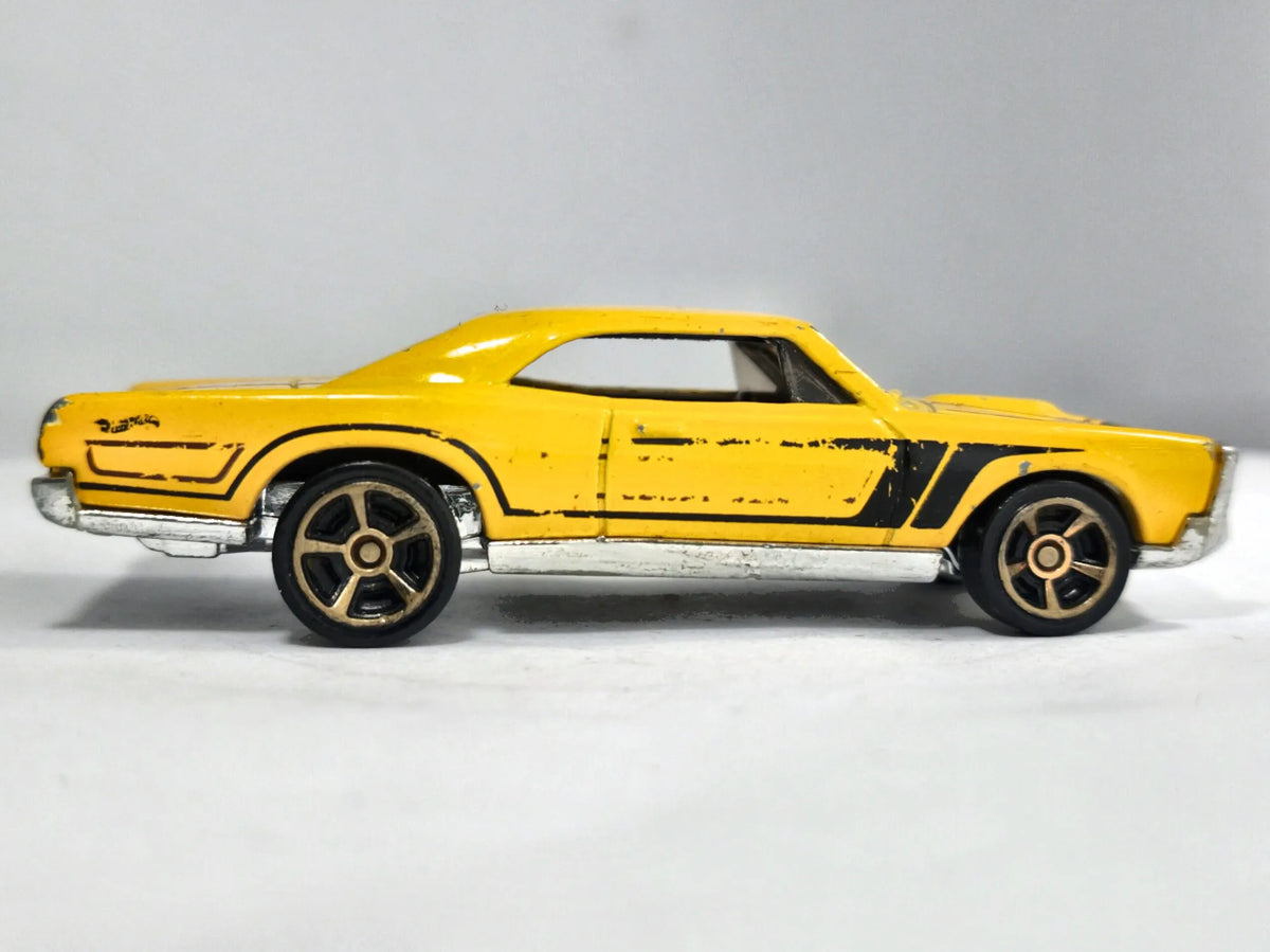 '67 Pontiac GTO Hot Wheels 1970 1:56 Made in England Muscle car Luzak – zdjęcie 4