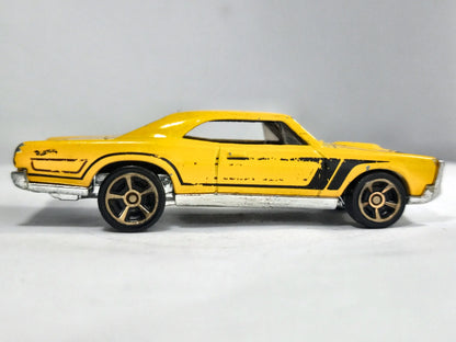 '67 Pontiac GTO Hot Wheels 1970 1:56 Made in England Muscle car Luzak – zdjęcie 4