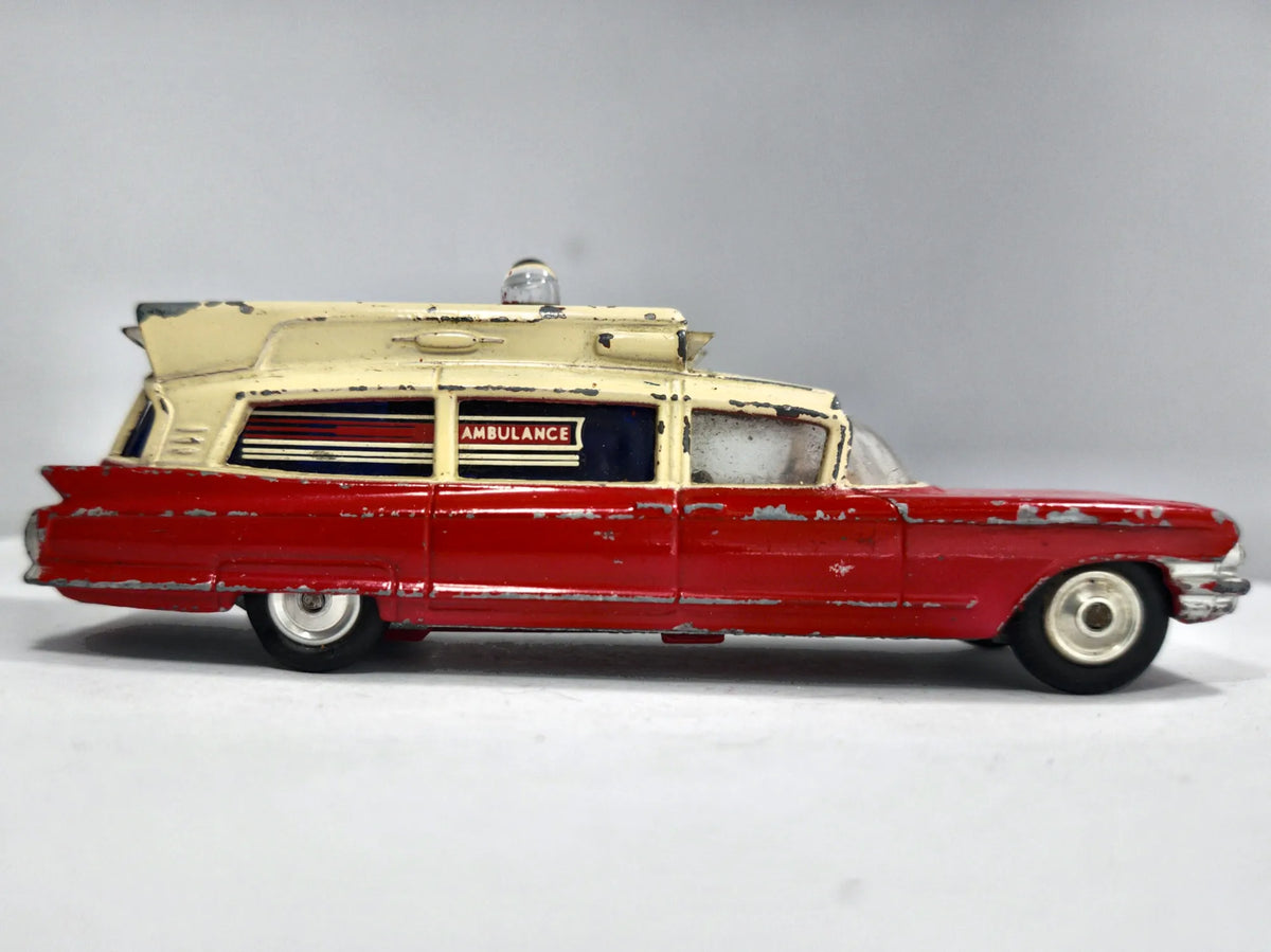 Superior Ambulance Corgi '70 Czerwony 1:43 Made in England – zdjęcie 4