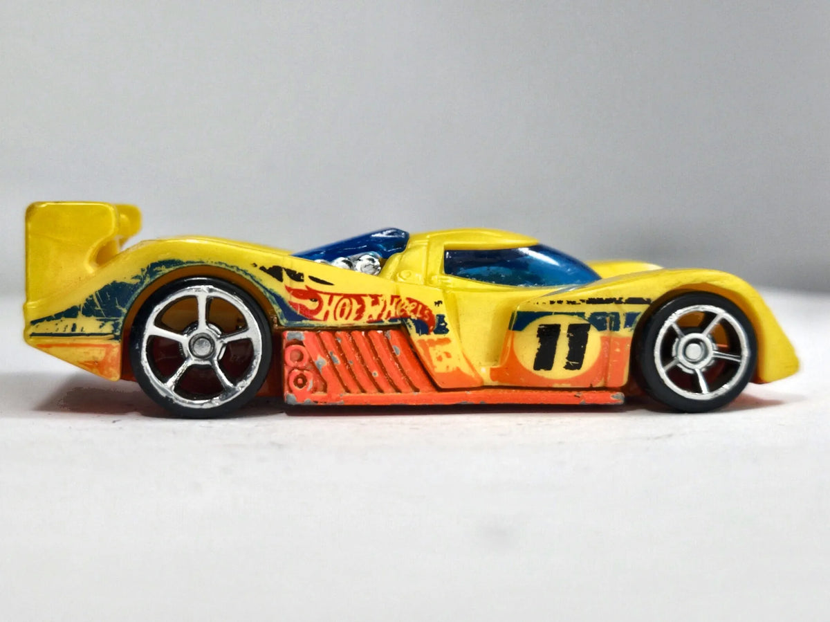 '24 Ours Hot Wheels 2010 1:64 Luzak Żółty – zdjęcie 4