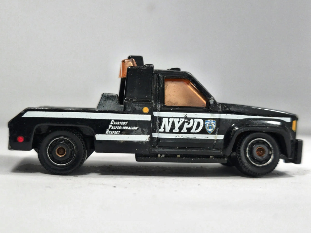 GMC Wrecker Matchbox 1987 Matchbox Series 1:64 Pomoc drogowa NYPD Luzak – zdjęcie 4