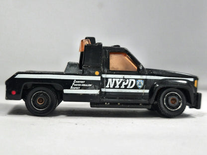 GMC Wrecker Matchbox 1987 Matchbox Series 1:64 Pomoc drogowa NYPD Luzak – zdjęcie 4