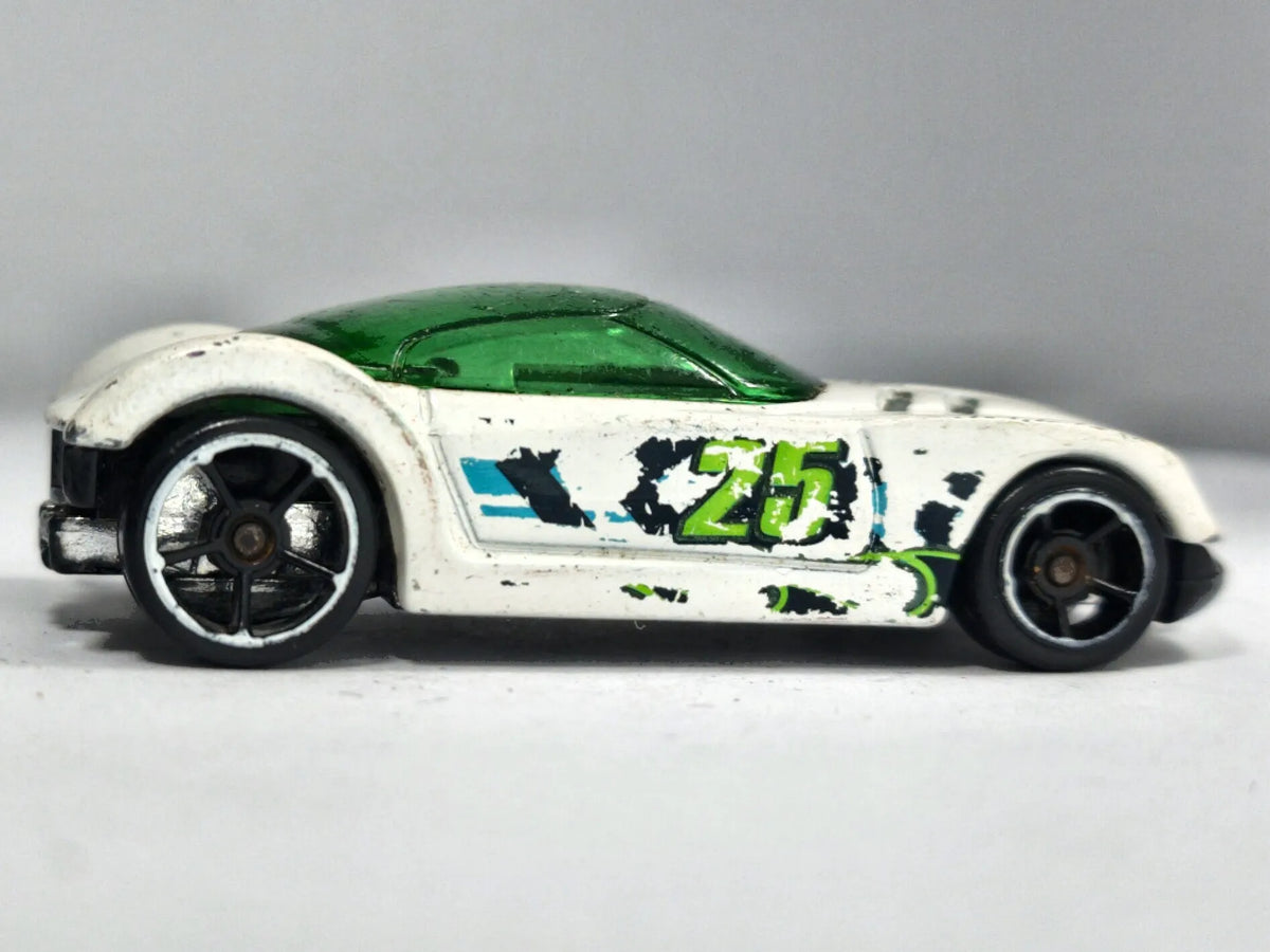 Golden Arrow Hot Wheels 2013 HW CITY 1:64 Luzak Biały – zdjęcie 4