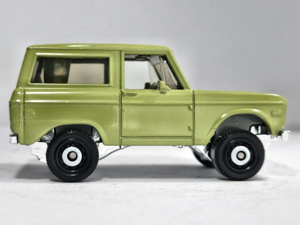 Ford Bronco I Matchbox 2023 1:54 Oliwkowy Terenówka – zdjęcie 4