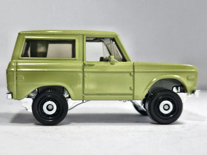 Ford Bronco I Matchbox 2023 1:54 Oliwkowy Terenówka – zdjęcie 4