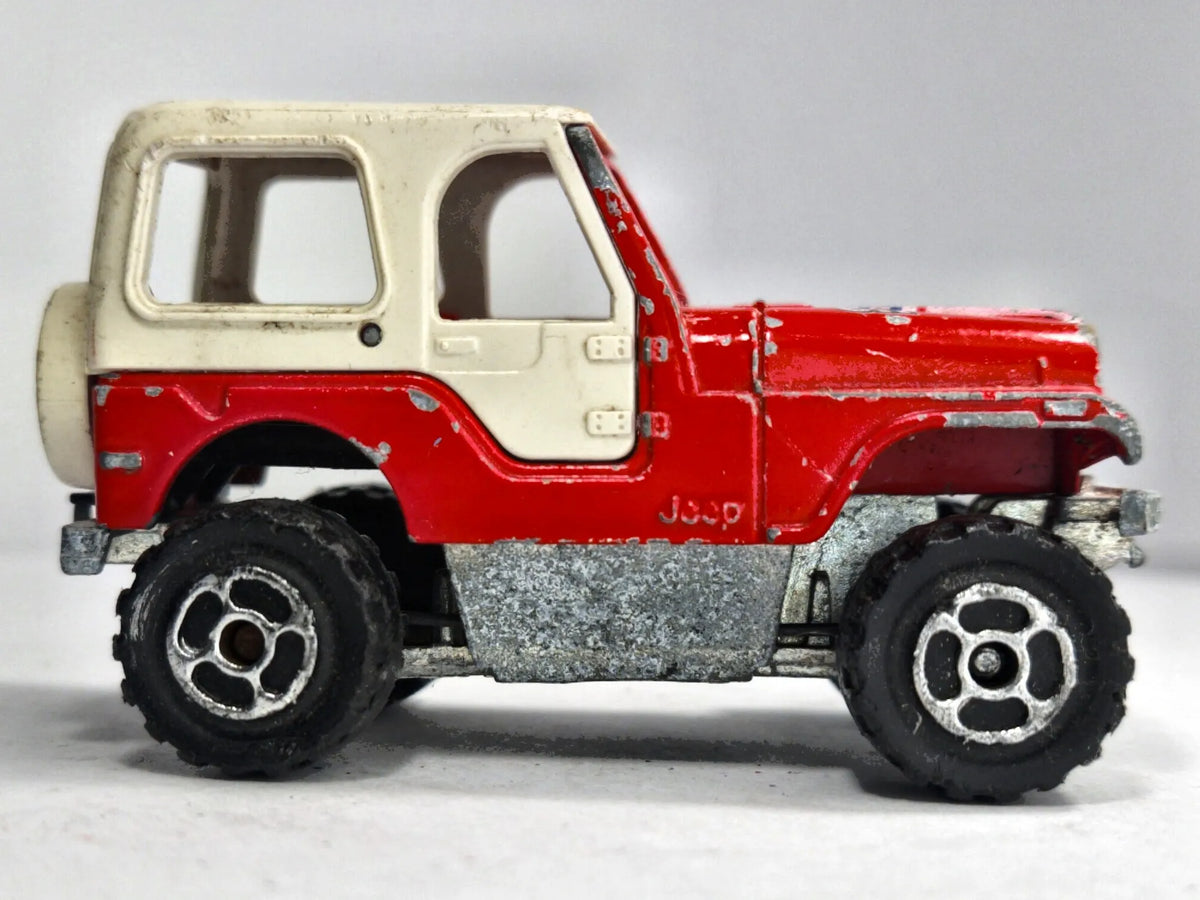 4X4 JEEP CJ-7 RENEGADE Majorette '70 Czerwony 1:55 – zdjęcie 4