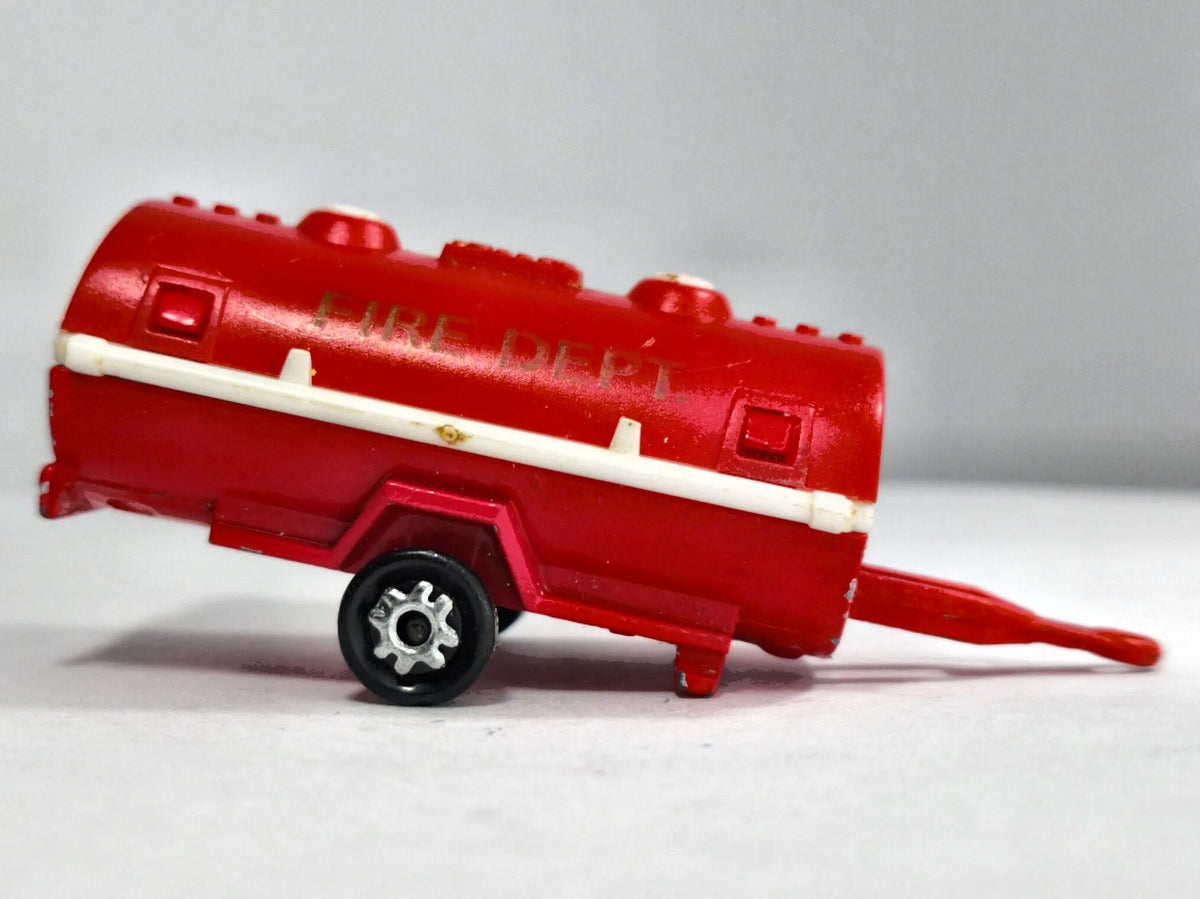 PRZYCZEPA CYSTERNA FIRE DEPT STRAŻ POŻARNA Majorette Czerwony 1:60 – zdjęcie 4