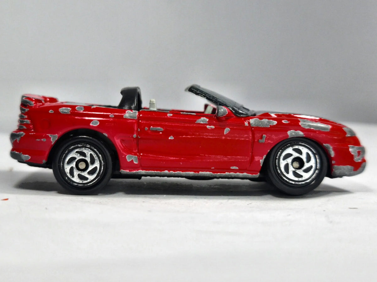 Mustang Cobra Matchbox 1993 1:64 Luzak Czerwony – zdjęcie 4