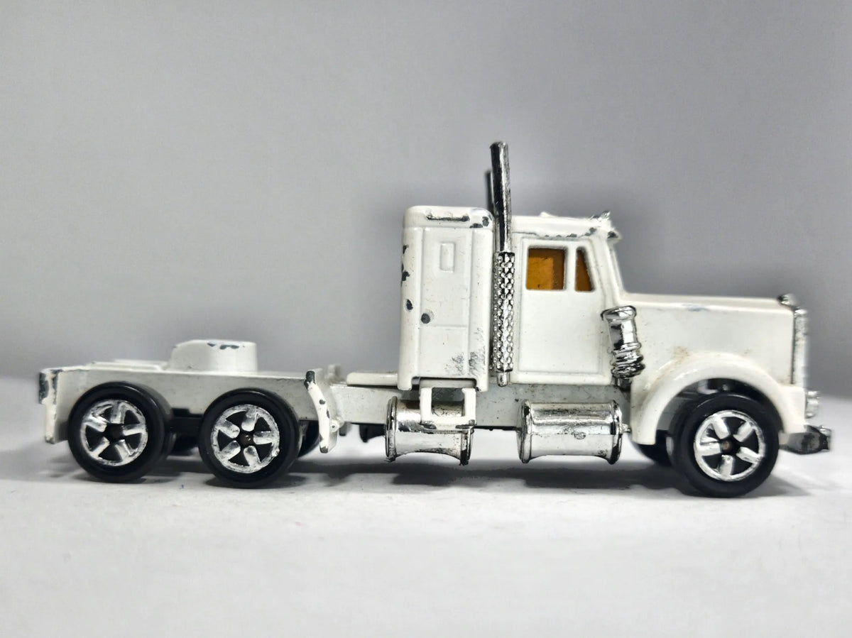Ciągnik Siodłowy Kenworth Majorette Biały 1:87 – zdjęcie 4