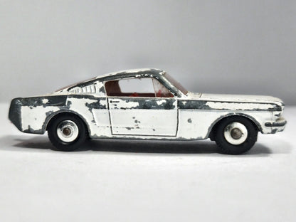 Ford Mustang Matchbox Series Matchbox '60 Biały 1:64 Made in England – zdjęcie 4