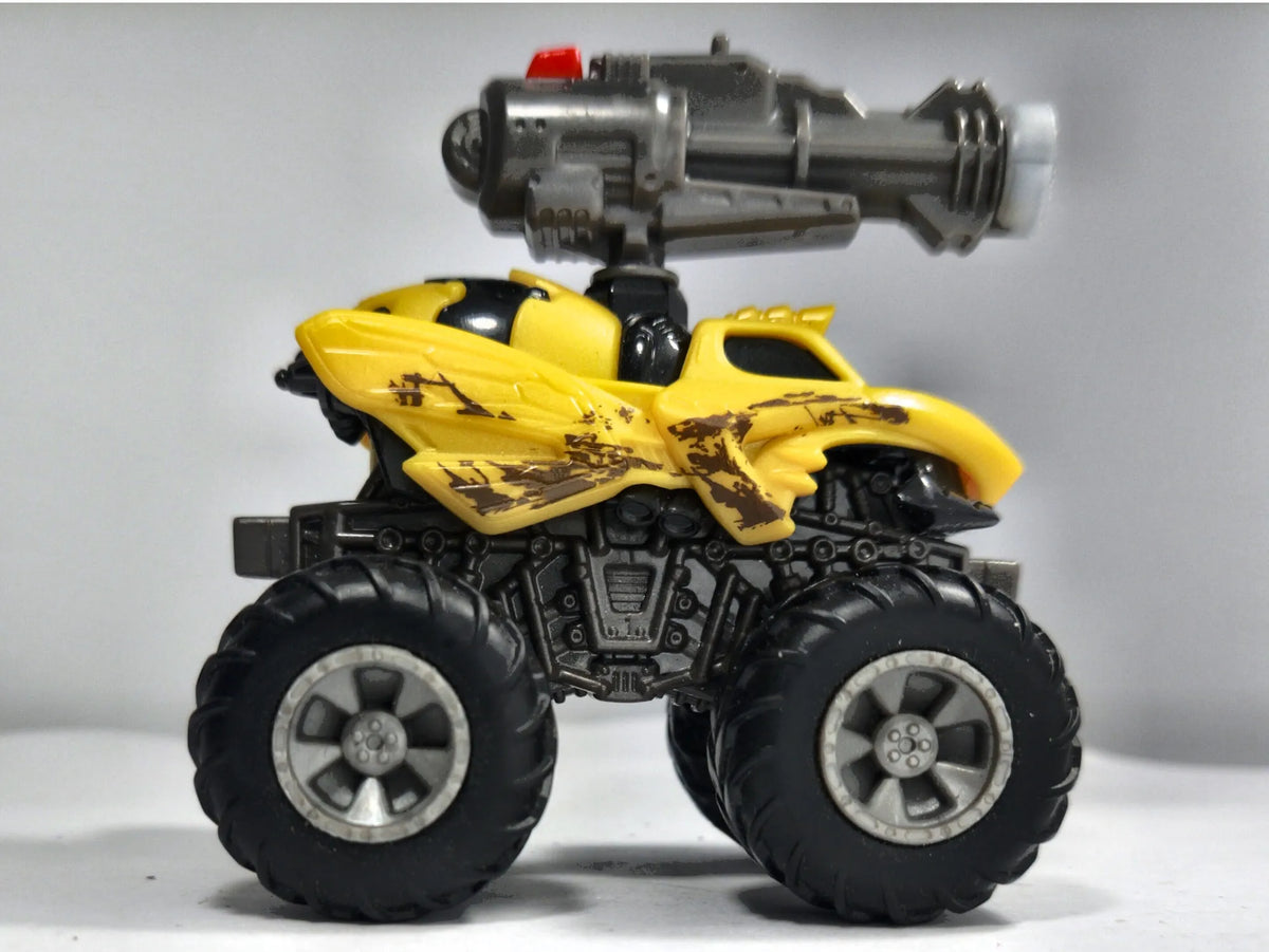 Monster Truck StingRod Monsters Wojsko Żółty 1:64 – zdjęcie 4