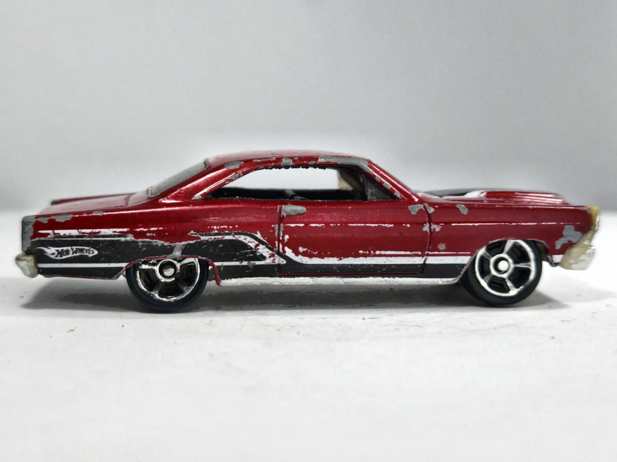 1966 Ford Fairlane GT Hot Wheels 1:64 Luzak Bordowy Muscle Car – zdjęcie 4