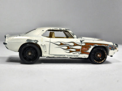 '69 Camaro Hot Wheels 2007 1:64 Luzak Biały – zdjęcie 4