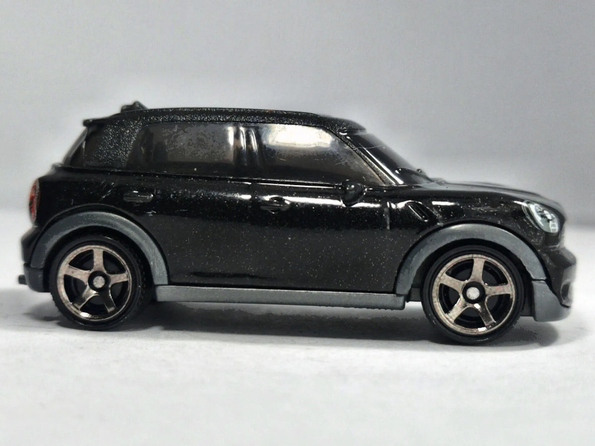 2011 Mini Cooper Countryman Matchbox 2018 Czarny 1:58 – zdjęcie 4
