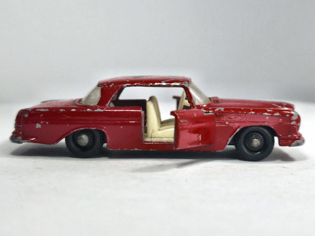 MERCEDES-BENZ 220 S.E Matchbox '60 Czerwony 1:67 Made in England – zdjęcie 4