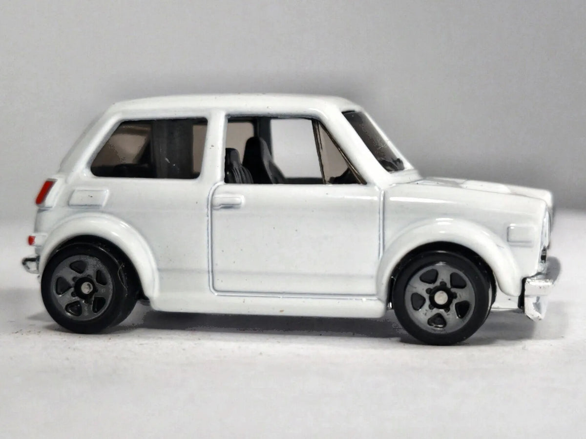 CUSTOM '70 HONDA N600 Mainline Hot Wheels 2020 Biały 1:64 – zdjęcie 4