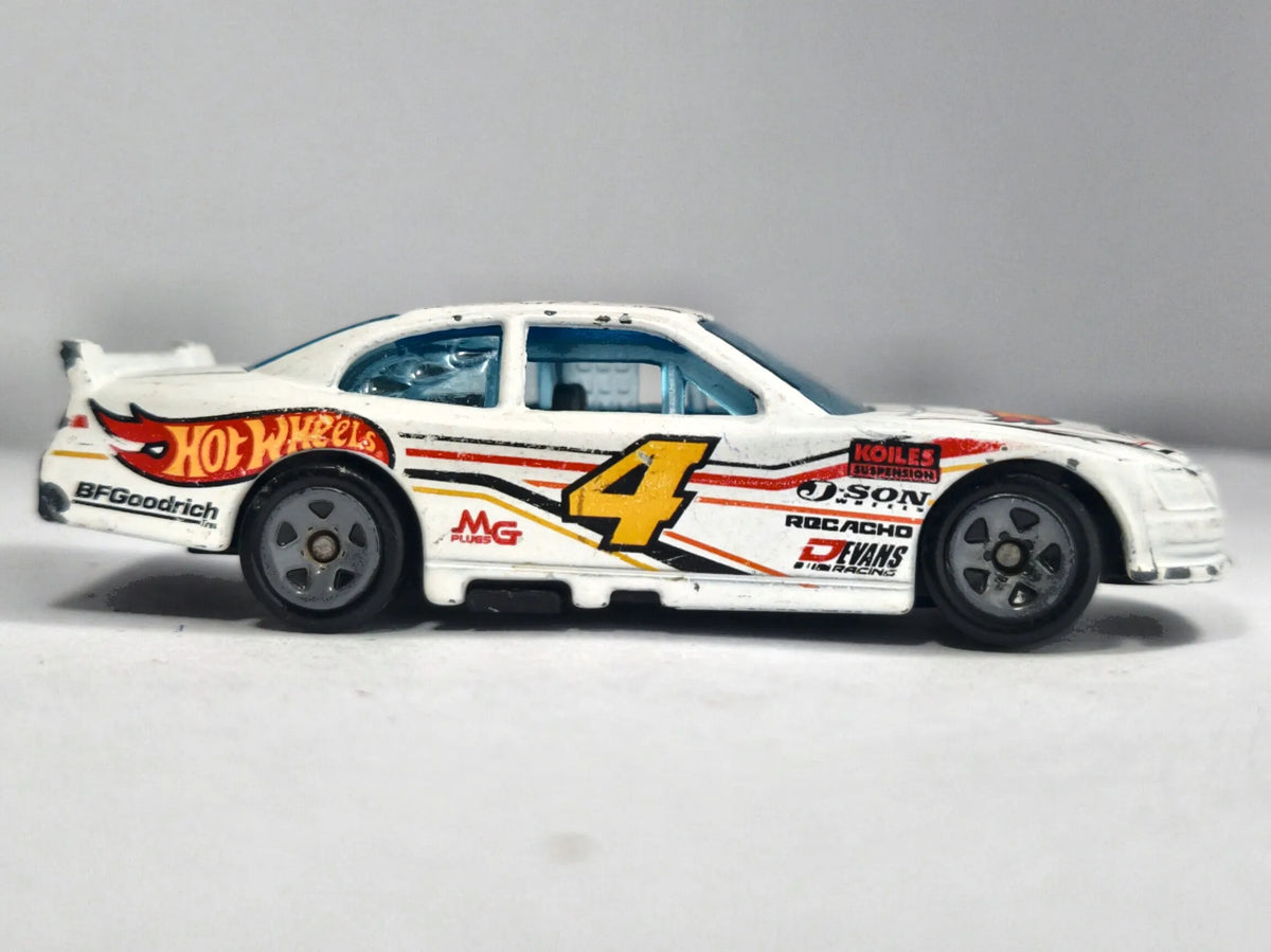 '10 Chevy Impala Hot Wheels 2010 Biały 1:64 Race Car – zdjęcie 4