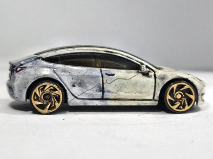 Tesla Model S Hot Wheels 2013 Mainline 1:64 Luzak Srebrny – zdjęcie 4