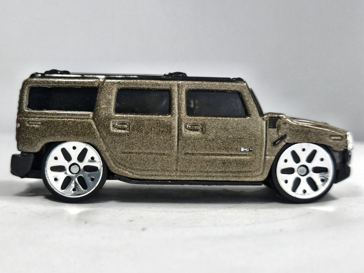 Hummer H2 Maisto 1:64 Luzak Brązowy – zdjęcie 4