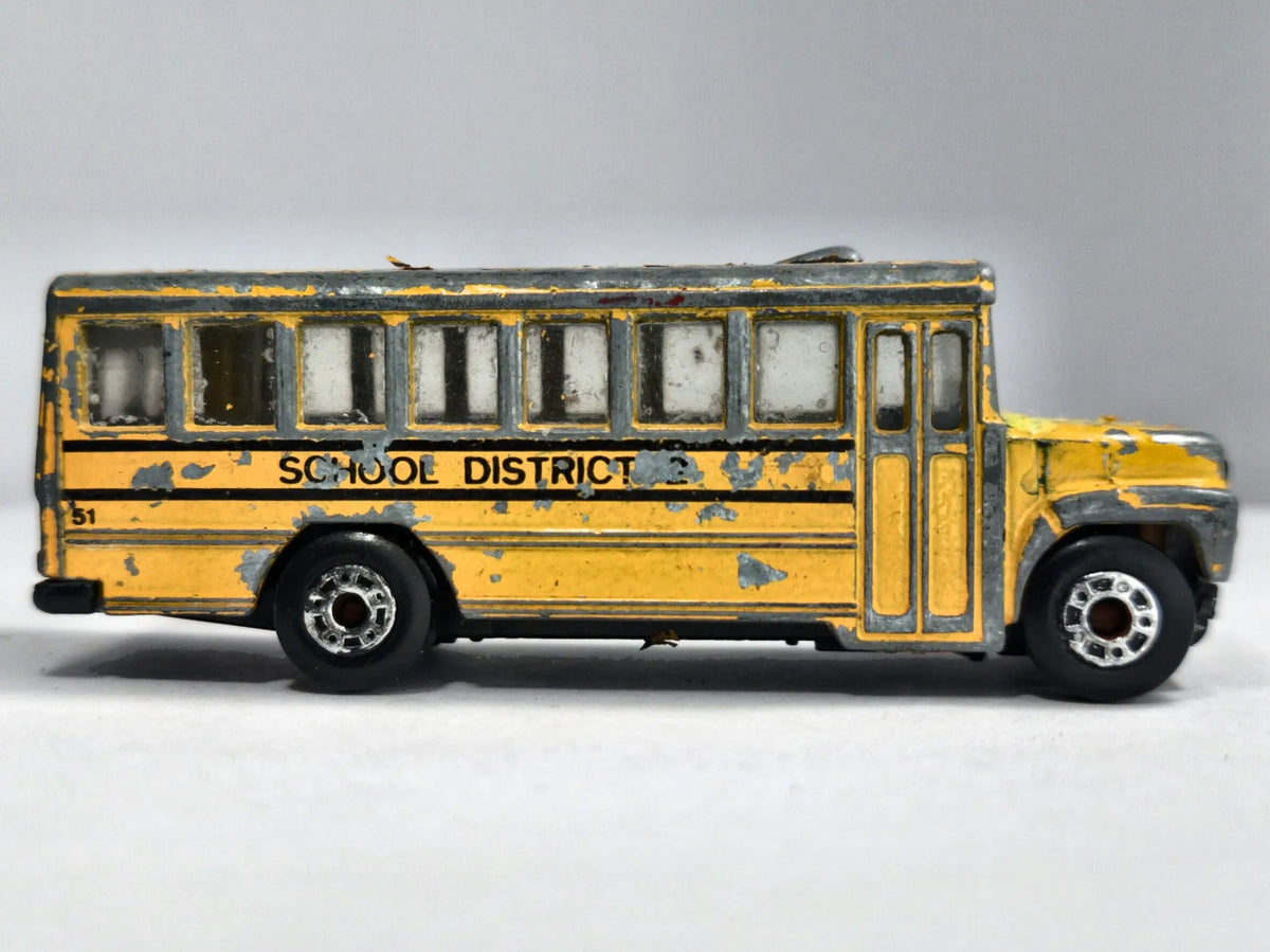 SCHOOL BUS VINTAGE MODEL Matchbox 1985 Żółty 1:95 – zdjęcie 4