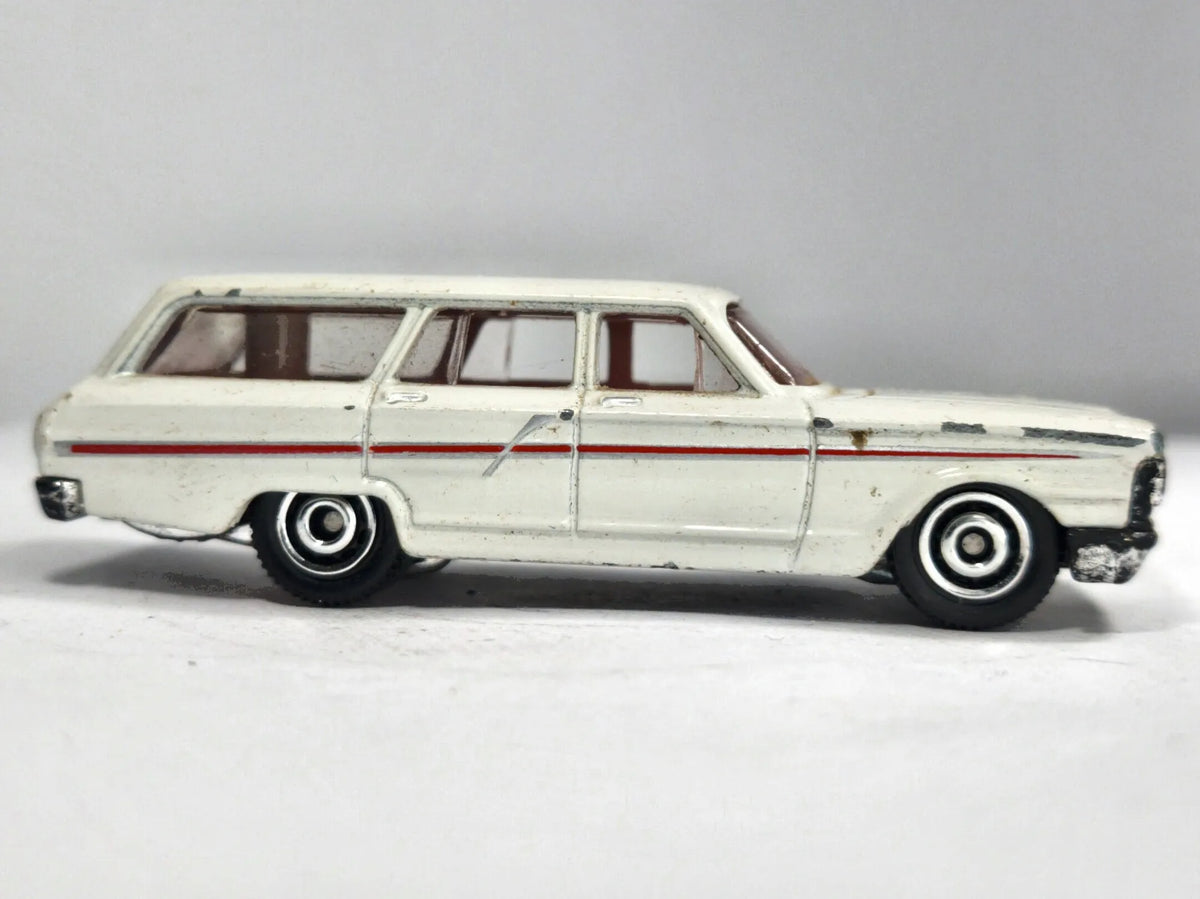 1964 Ford Fairlane Matchbox 2017 Matchbox Series 1:72 Luzak Biały Rodzinny – zdjęcie 4