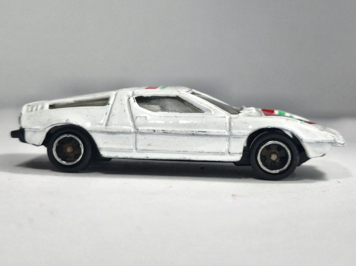 Maserati Bora Superfast Summer Biały 1:64 – zdjęcie 4